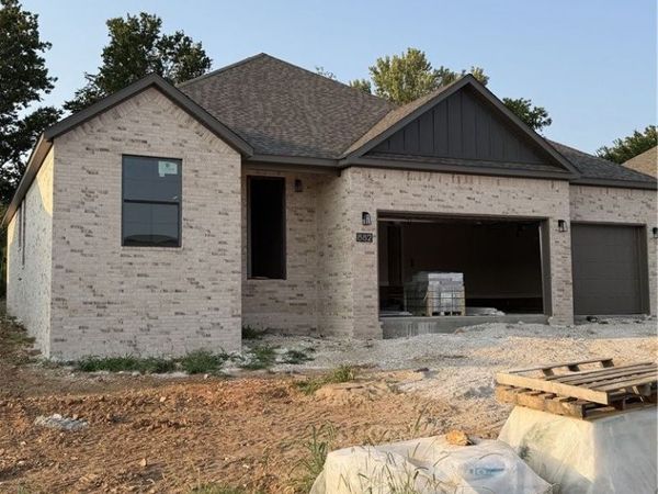 882 E Buchanan Street, Prairie Grove, AR 72753