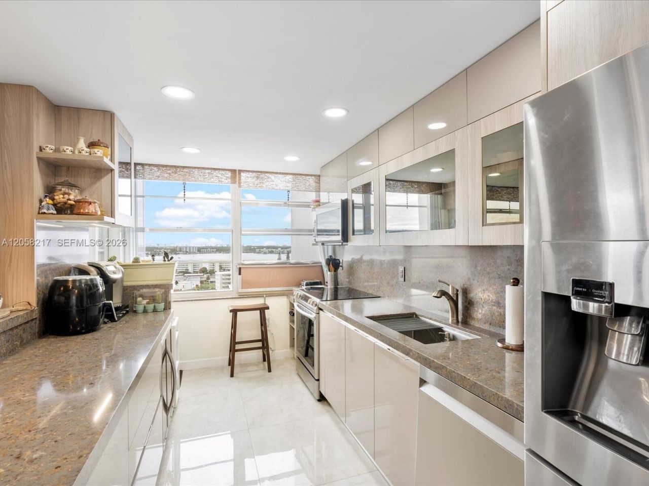 18071 Biscayne Blvd , Unit 1401, Aventura, FL 33160 Photo