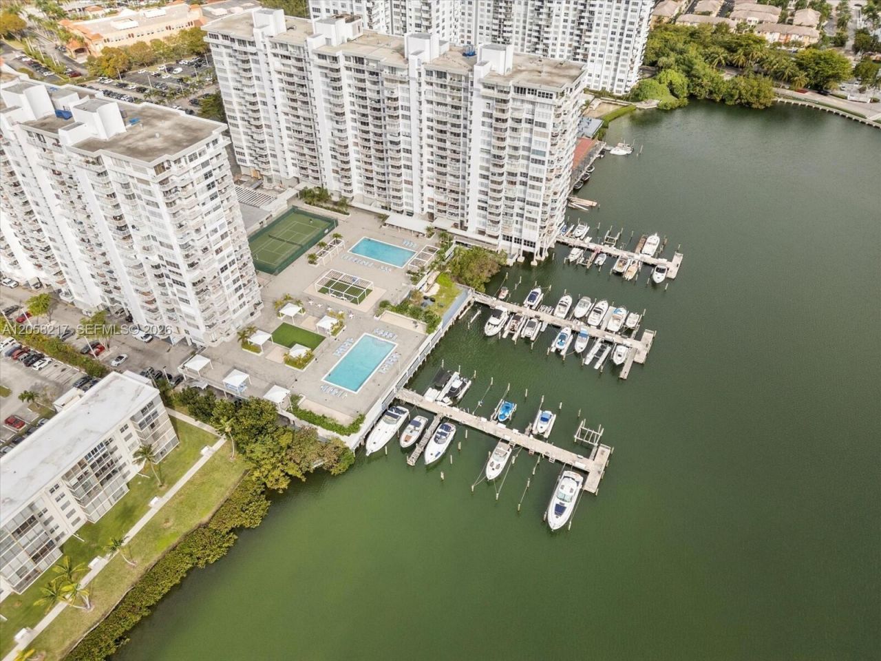 18071 Biscayne Blvd , Unit 1401, Aventura, FL 33160 Photo