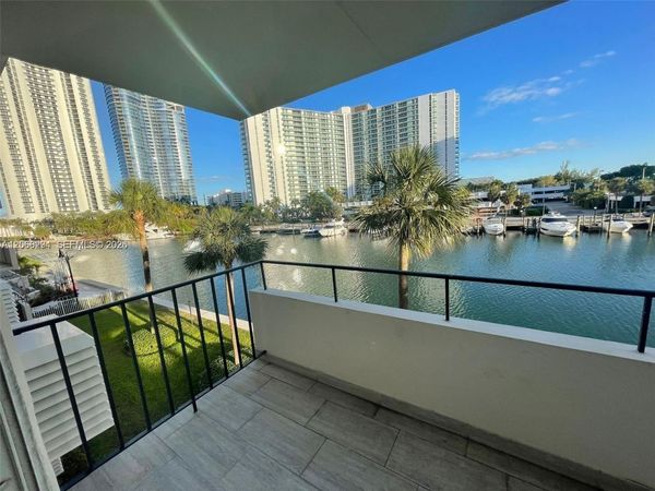 220 Kings Point Dr, Unit 303, Sunny Isles Beach, FL 33160