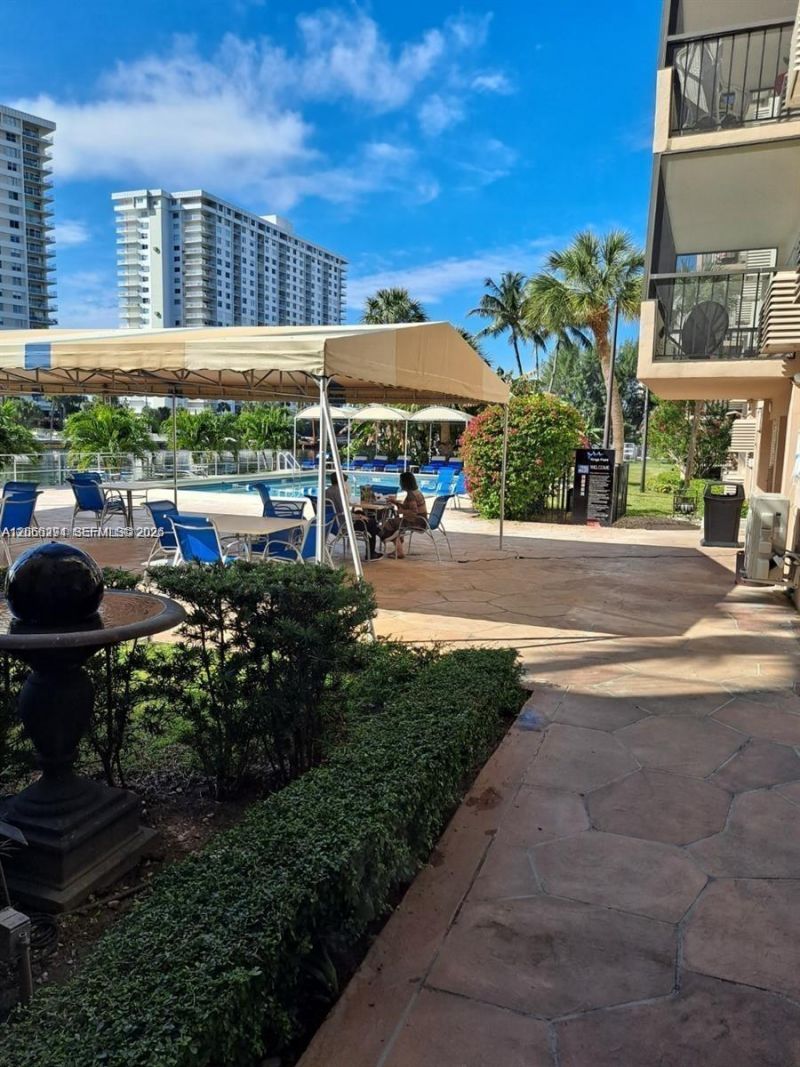 220 Kings Point Dr, Unit 303, Sunny Isles Beach, FL 33160 Photo
