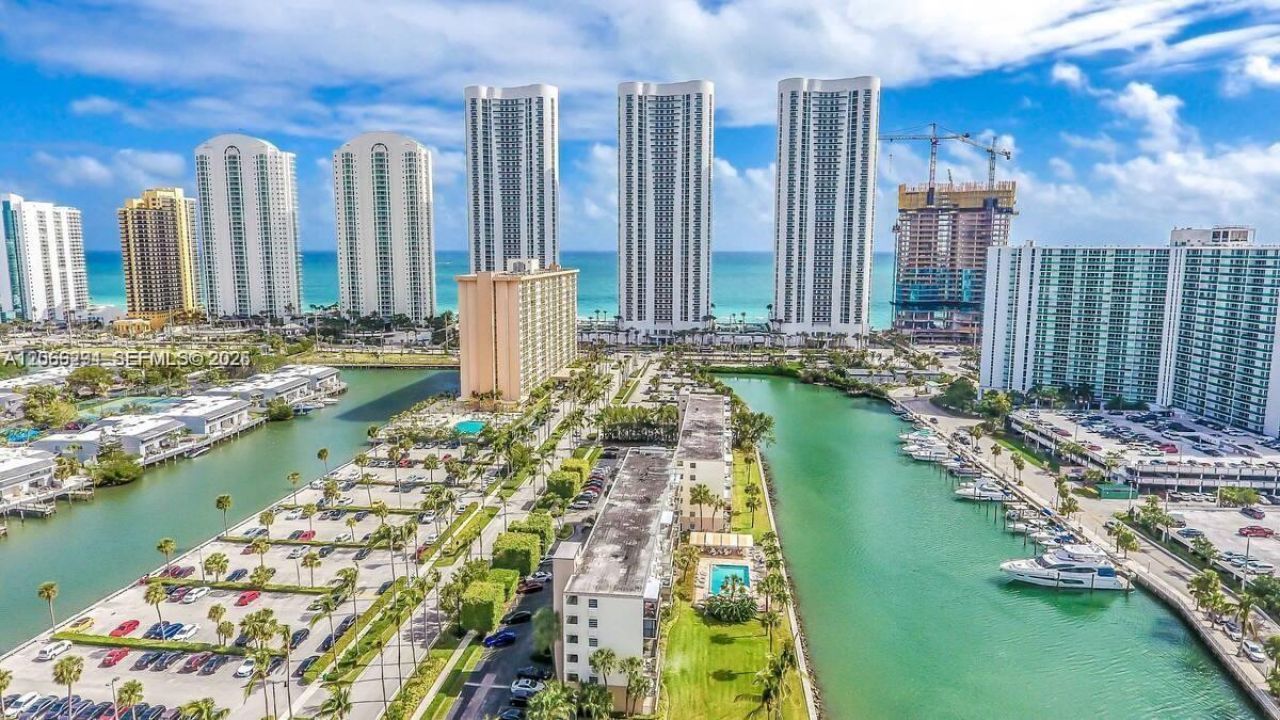 220 Kings Point Dr, Unit 303, Sunny Isles Beach, FL 33160 Photo