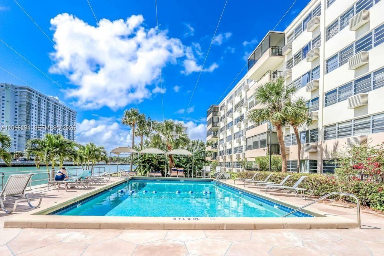 220 Kings Point Dr, Unit 303, Sunny Isles Beach, FL 33160 Photo