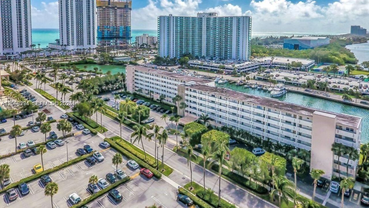 220 Kings Point Dr, Unit 303, Sunny Isles Beach, FL 33160 Photo