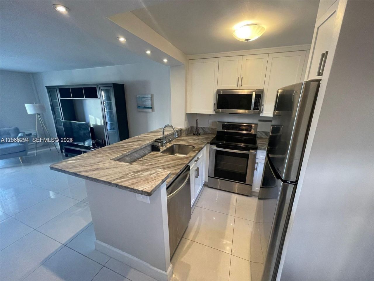 220 Kings Point Dr, Unit 303, Sunny Isles Beach, FL 33160 Photo