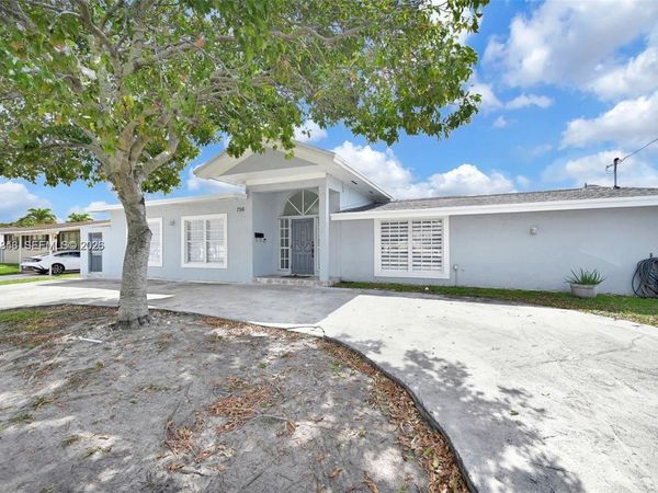 756 W 53rd St , Hialeah, FL 33012
