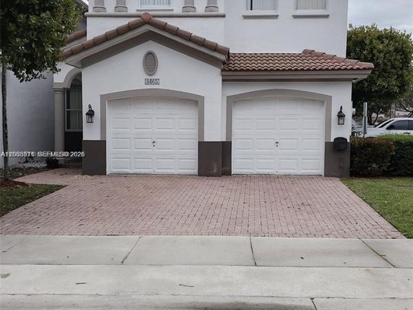 8465 NW 108th Path , Doral, FL 33178