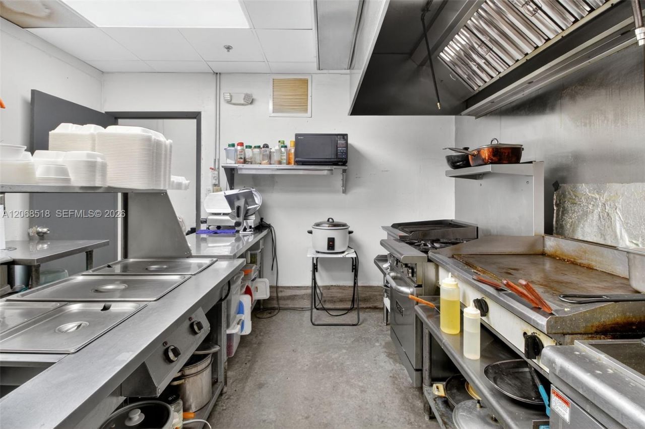 Cafeteria + Mechanic & Tire Shop For Sale â?? Two , Kendall, FL 33186 Photo