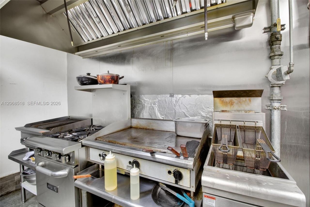 Cafeteria + Mechanic & Tire Shop For Sale â?? Two , Kendall, FL 33186 Photo