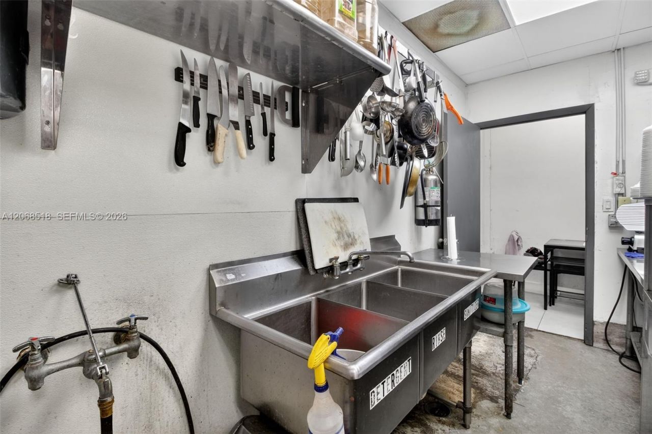 Cafeteria + Mechanic & Tire Shop For Sale â?? Two , Kendall, FL 33186 Photo