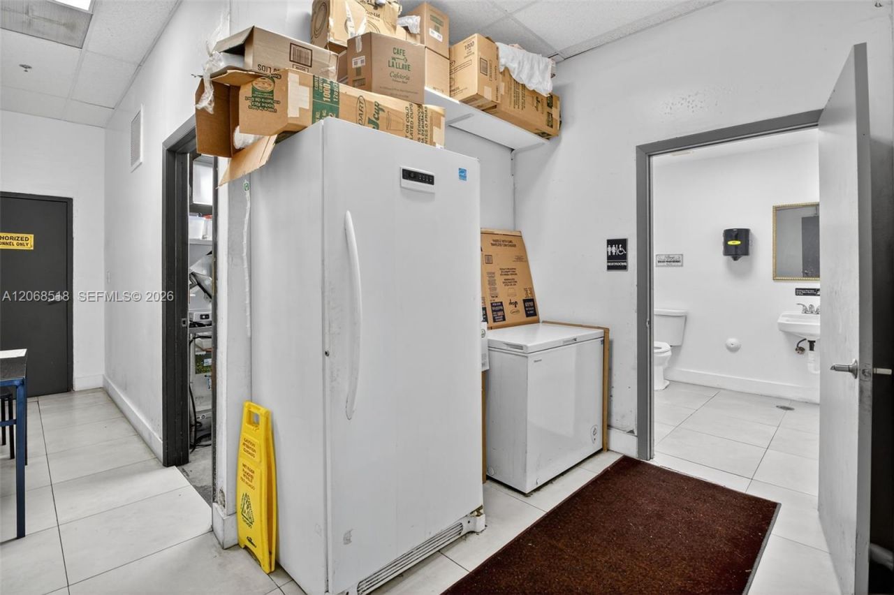 Cafeteria + Mechanic & Tire Shop For Sale â?? Two , Kendall, FL 33186 Photo