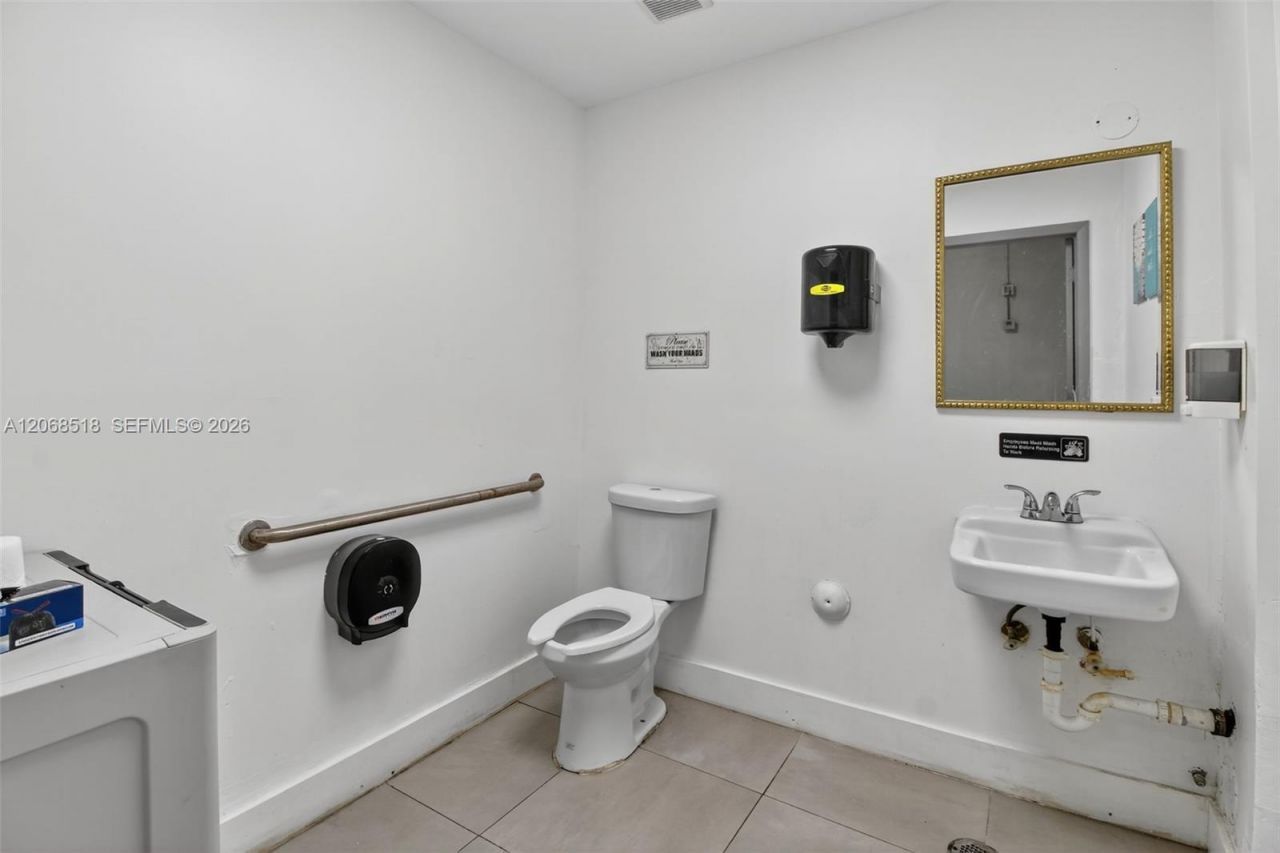 Cafeteria + Mechanic & Tire Shop For Sale â?? Two , Kendall, FL 33186 Photo