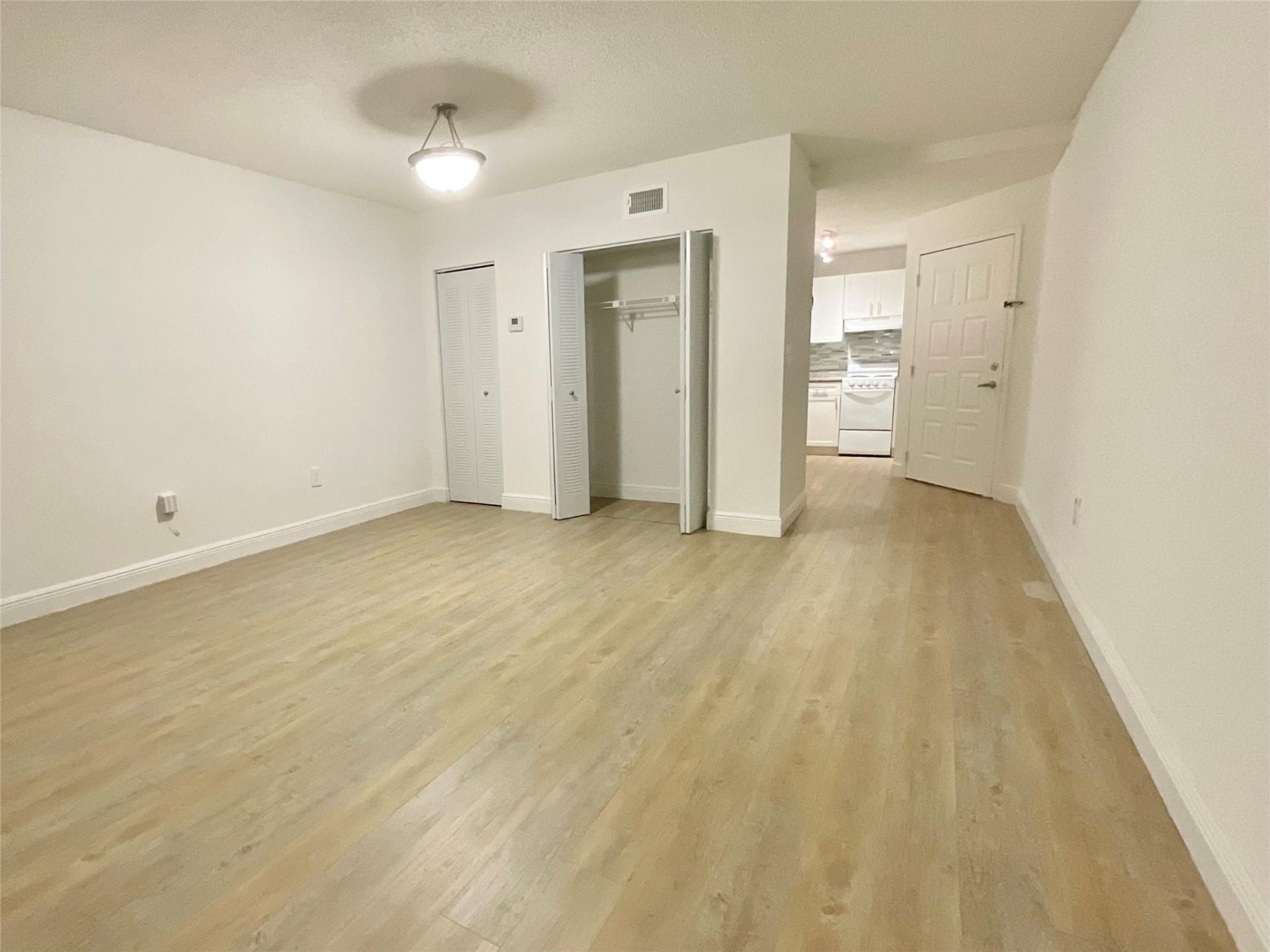 9517 Fontainebleau Boulevard, Unit 521-228, Miami, FL 33172 Photo