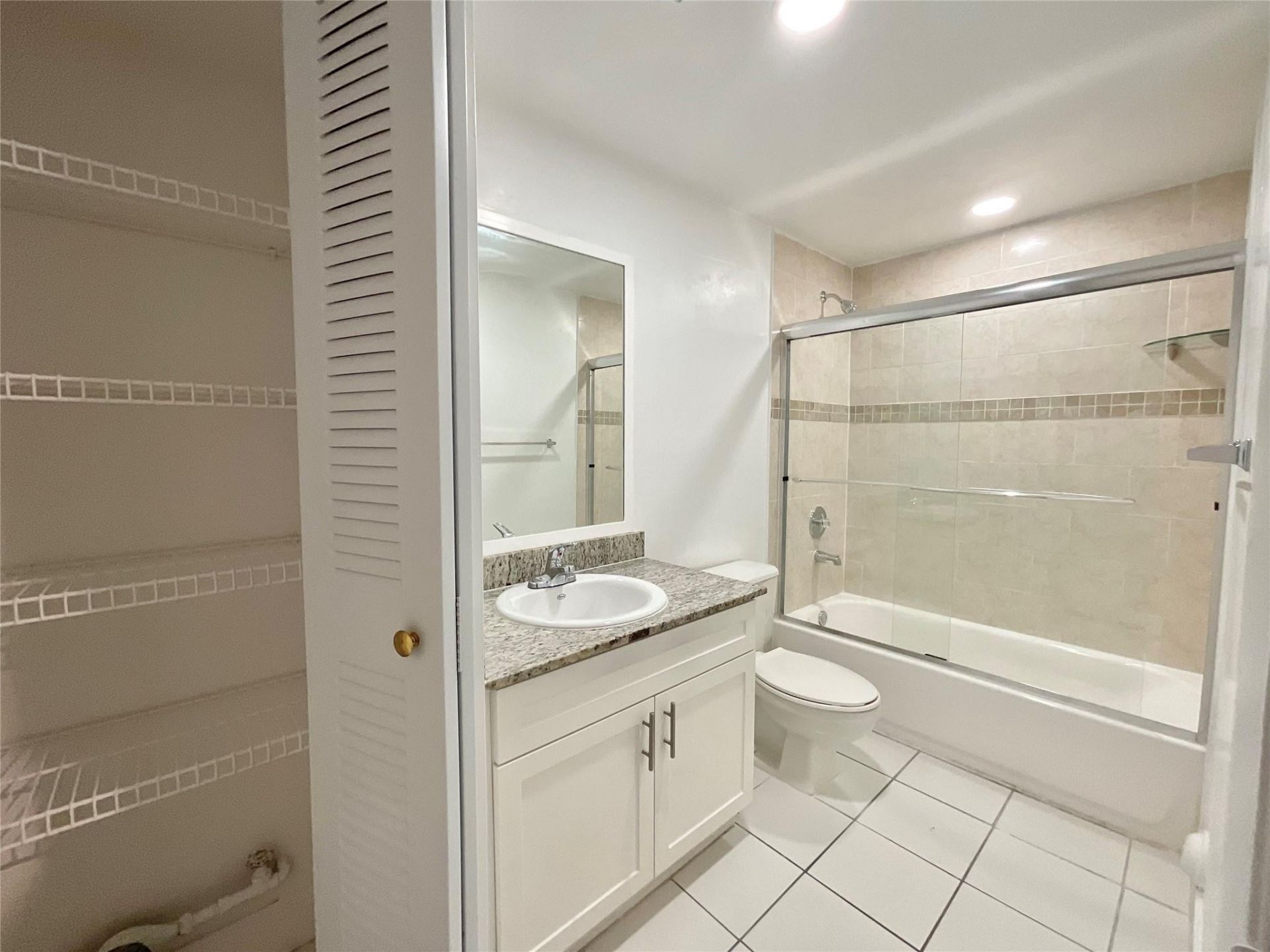9517 Fontainebleau Boulevard, Unit 521-228, Miami, FL 33172 Photo