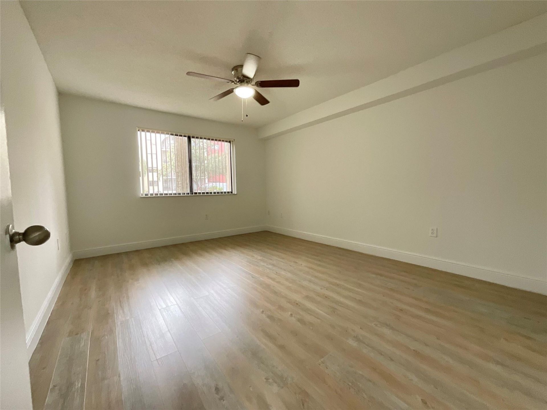 9517 Fontainebleau Boulevard, Unit 501-604, Miami, FL 33172 Photo