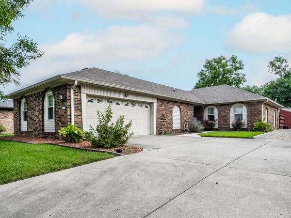 1103 Riverview Drive , Greenfield, IN 46140