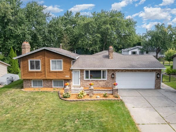 1935 Timber Wolf Trail S, Eagan, MN 55122