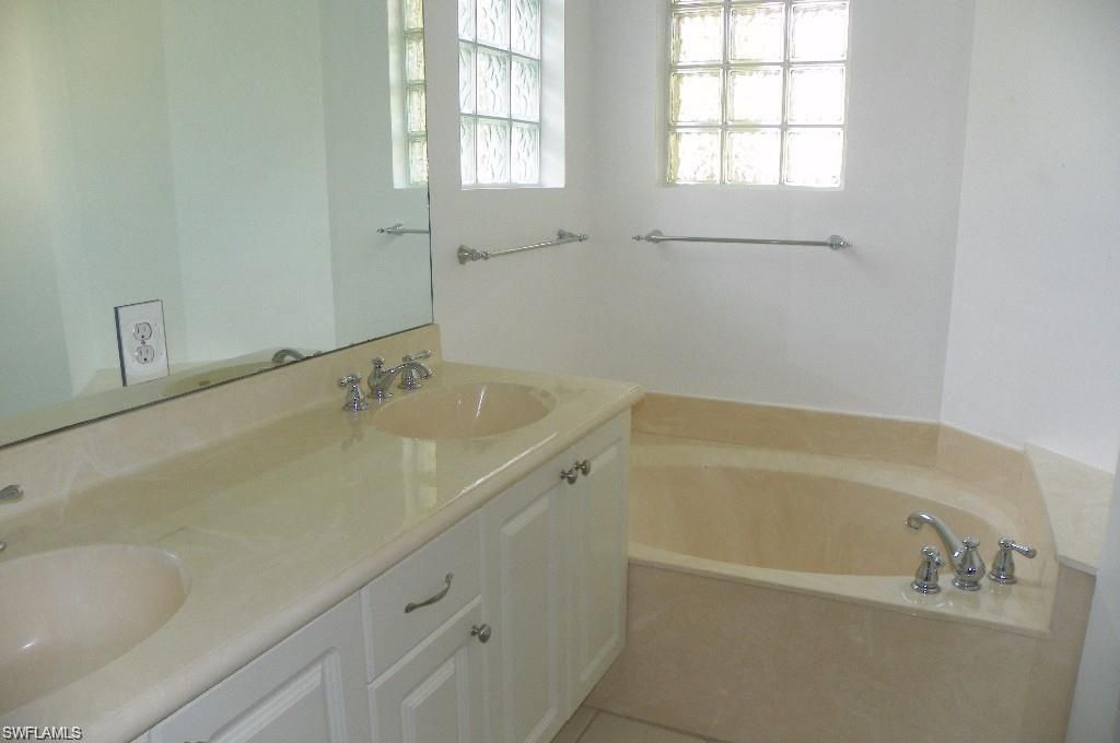 1400 Mariposa Cir, Unit 104, Naples, FL 34105 Photo
