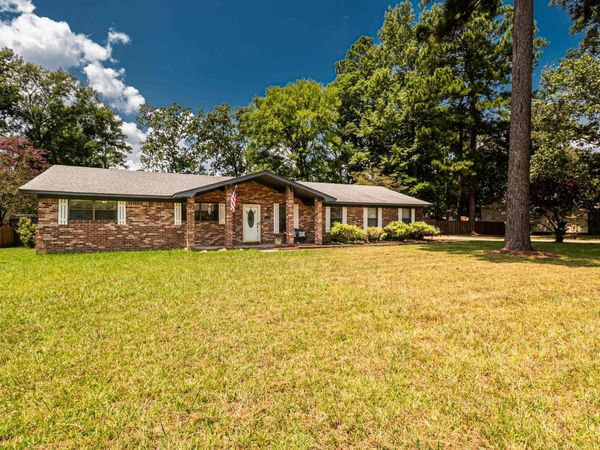 719 Post Oak Dr, El Dorado, AR 71730