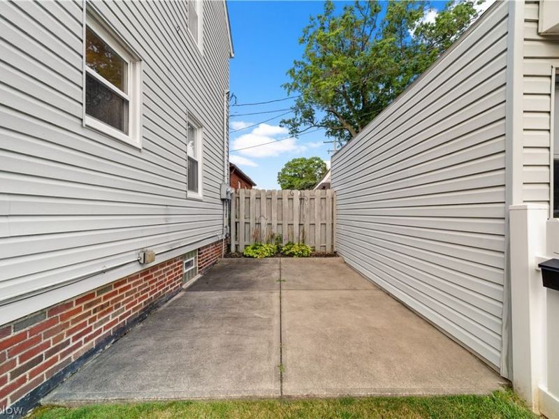 14602 Mitchell Avenue, Cleveland, OH 44111 Photo 34