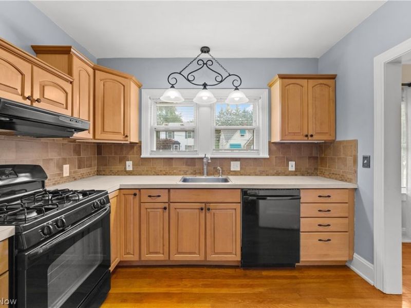 14602 Mitchell Avenue, Cleveland, OH 44111 Photo 9