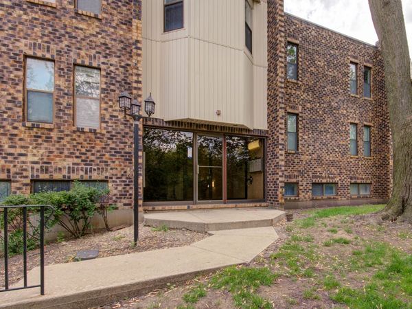 2210 Country Club Drive , Unit 26, Woodridge, IL 60517