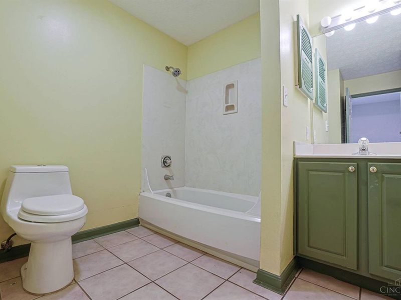 10555 Montgomery Road, Unit 35, Montgomery, OH 45242 Photo 19