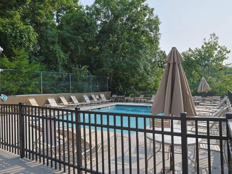 10555 Montgomery Road, Unit 35, Montgomery, OH 45242 Photo 27
