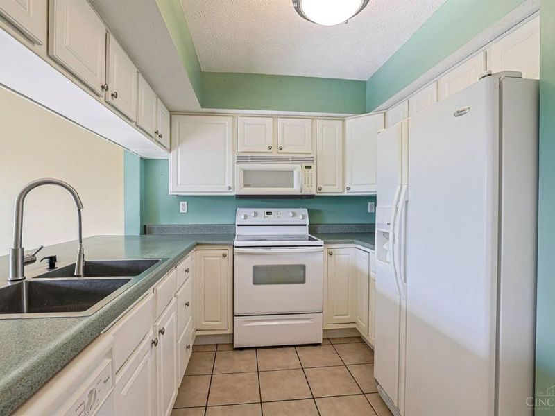 10555 Montgomery Road, Unit 35, Montgomery, OH 45242 Photo 6