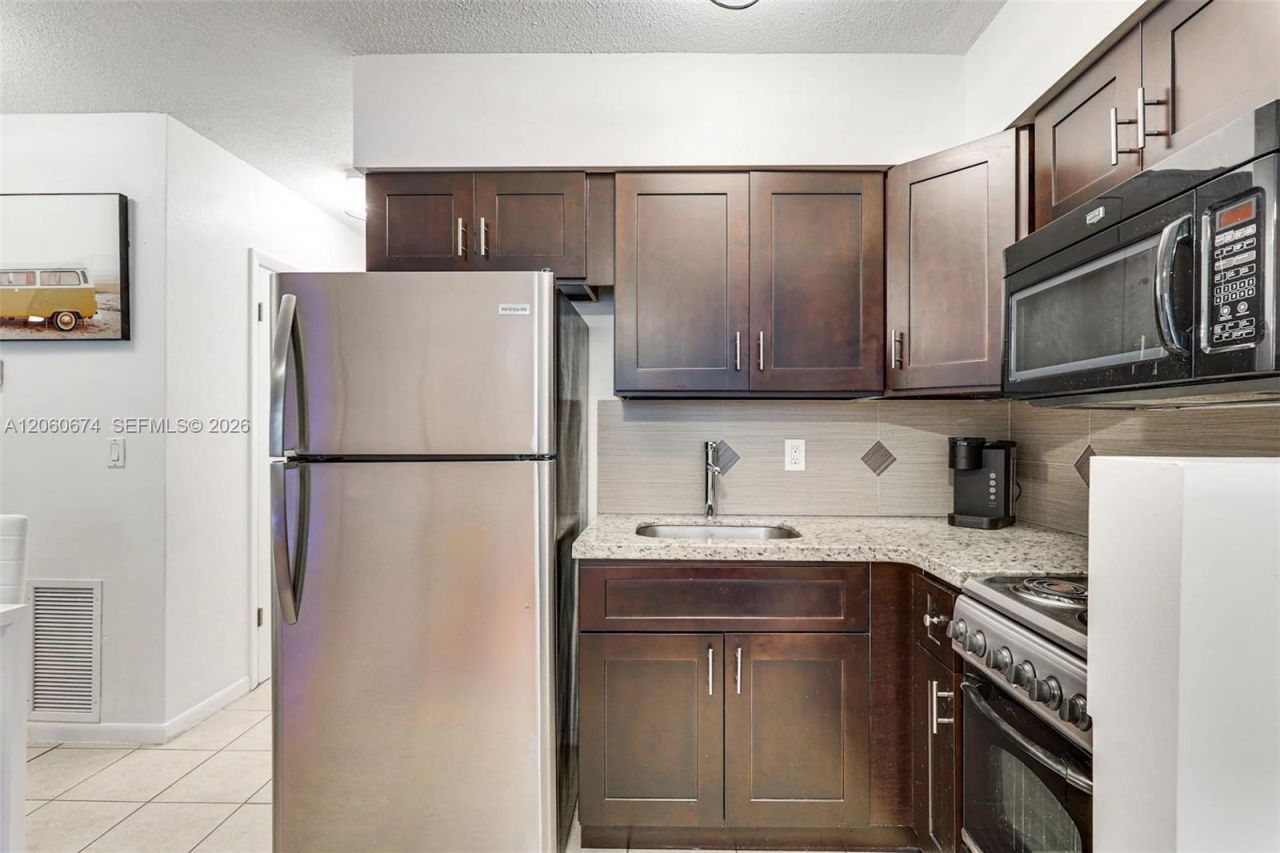412 NE 4th Ave , Hallandale Beach, FL 33009 Photo