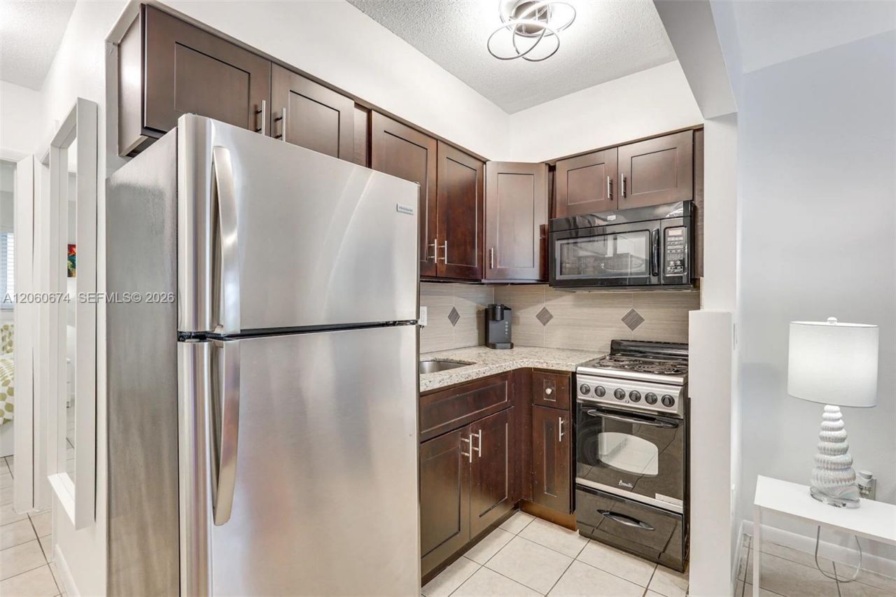 412 NE 4th Ave , Hallandale Beach, FL 33009 Photo
