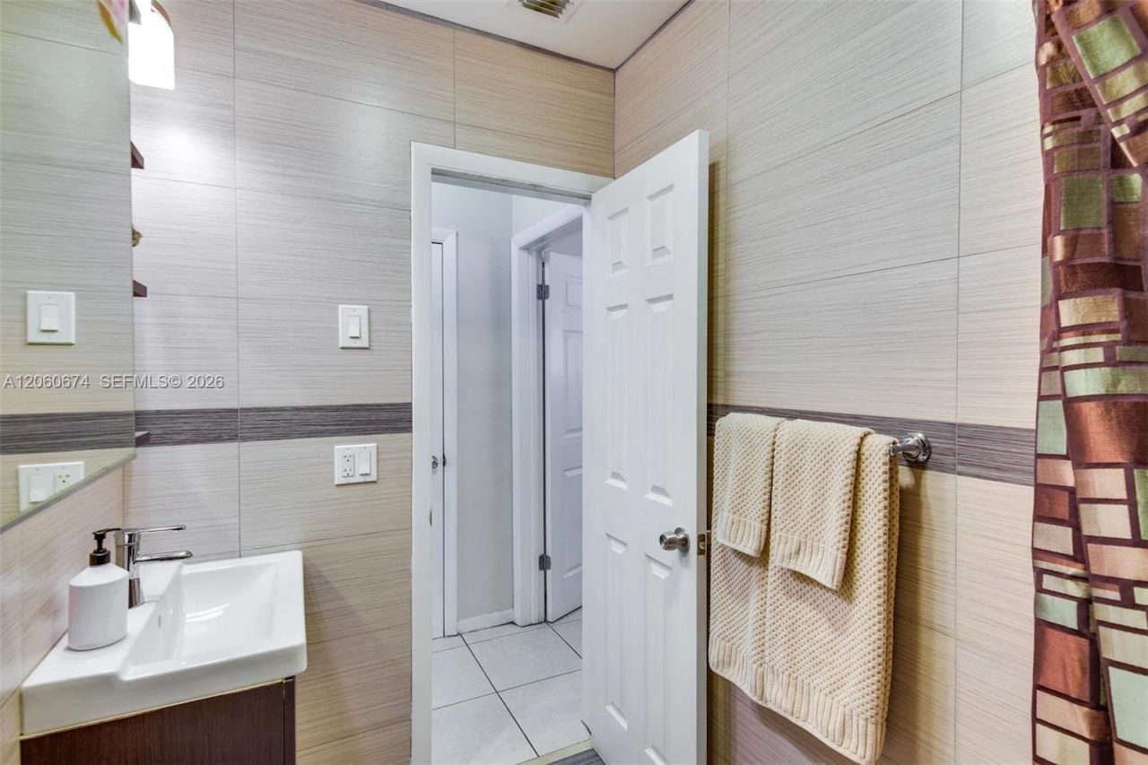 412 NE 4th Ave , Hallandale Beach, FL 33009 Photo