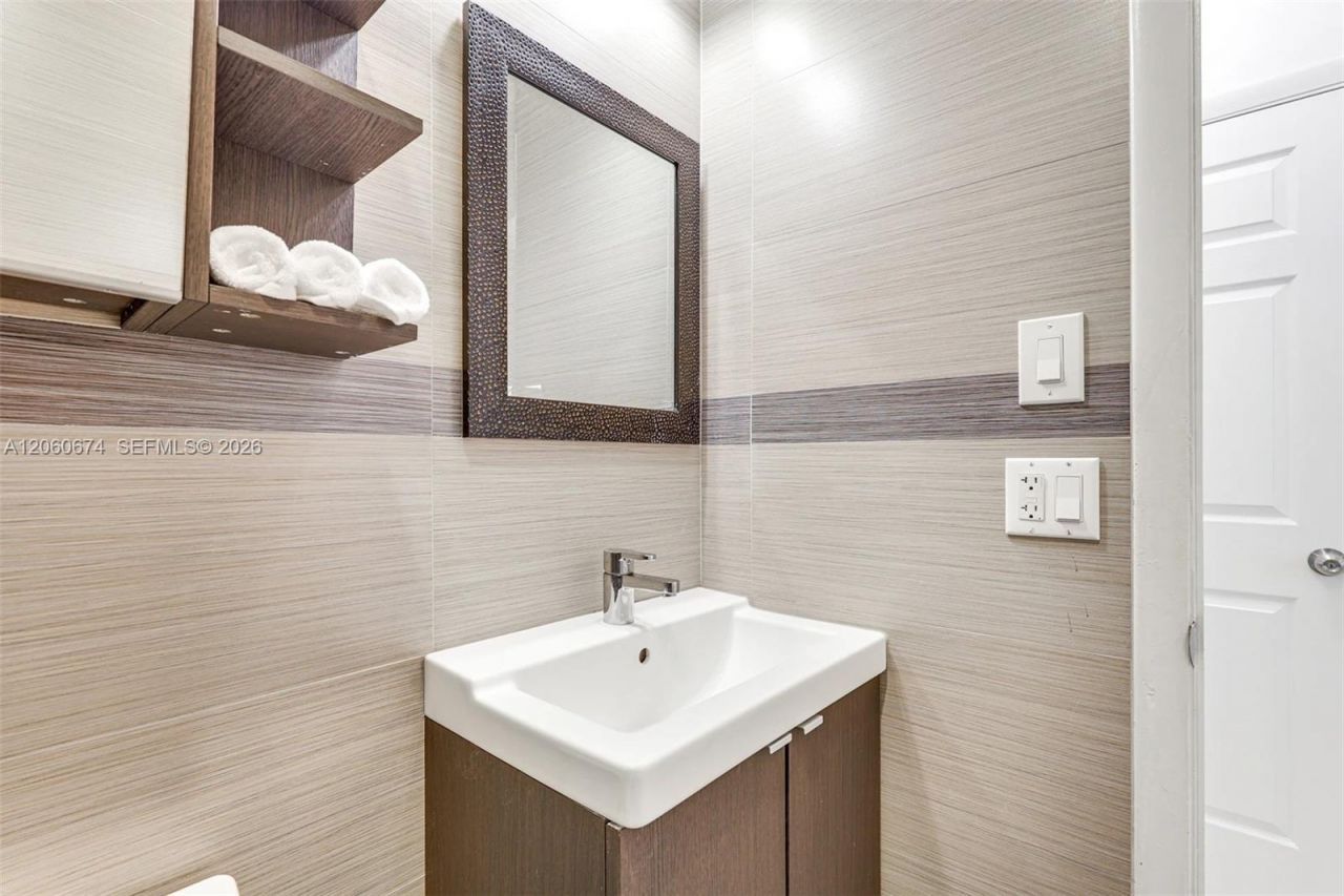 412 NE 4th Ave , Hallandale Beach, FL 33009 Photo