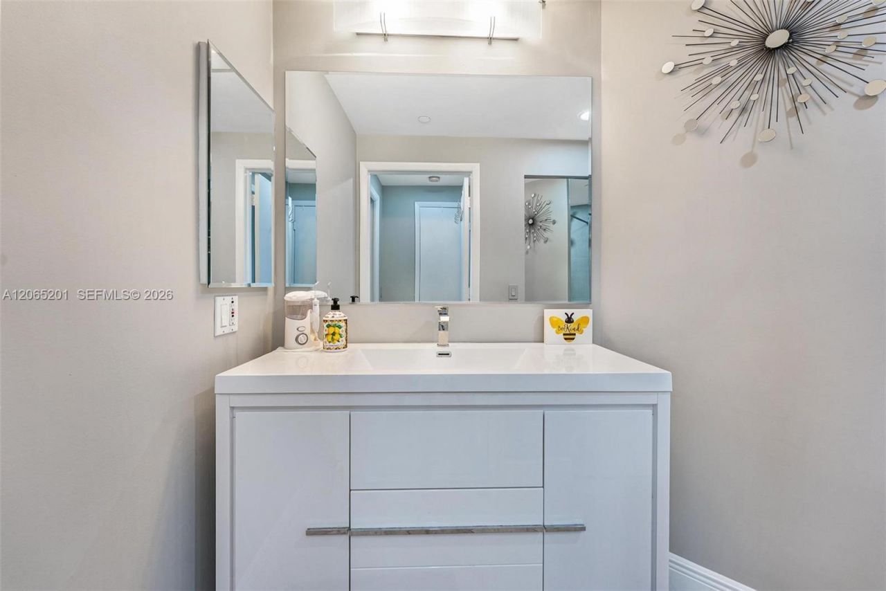 21150 Point Pl, Unit 702, Aventura, FL 33180 Photo