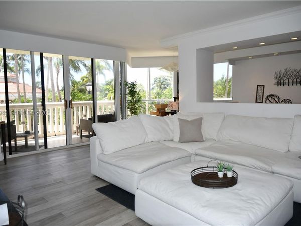 1000 E Island Blvd , Unit 303, Aventura, FL 33160