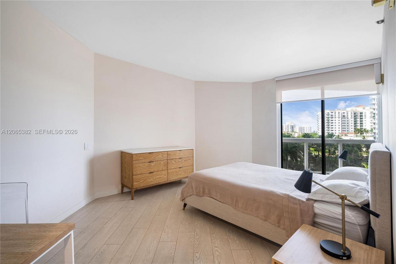 20185 E Country Club Dr, Unit 604+DEN, Aventura, FL 33180 Photo