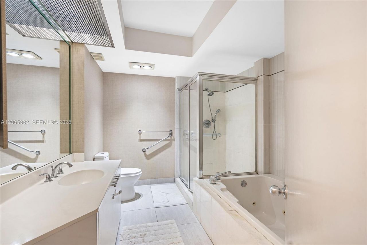 20185 E Country Club Dr, Unit 604+DEN, Aventura, FL 33180 Photo