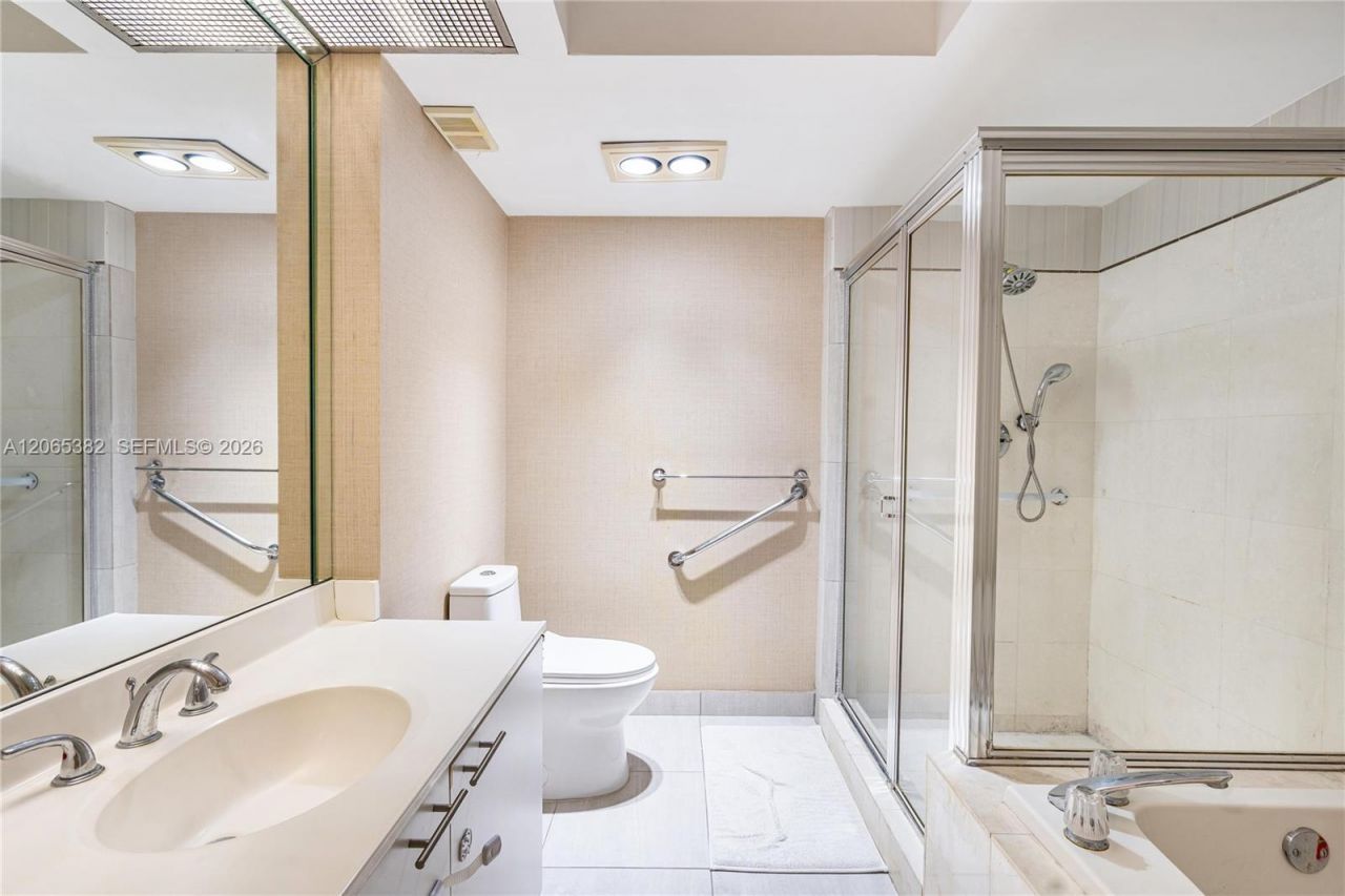 20185 E Country Club Dr, Unit 604+DEN, Aventura, FL 33180 Photo