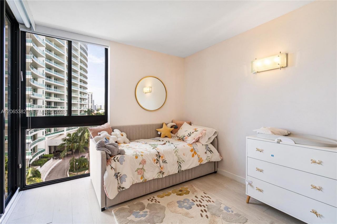 20185 E Country Club Dr, Unit 604+DEN, Aventura, FL 33180 Photo