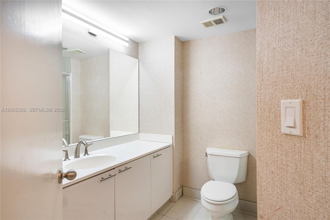 20185 E Country Club Dr, Unit 604+DEN, Aventura, FL 33180 Photo