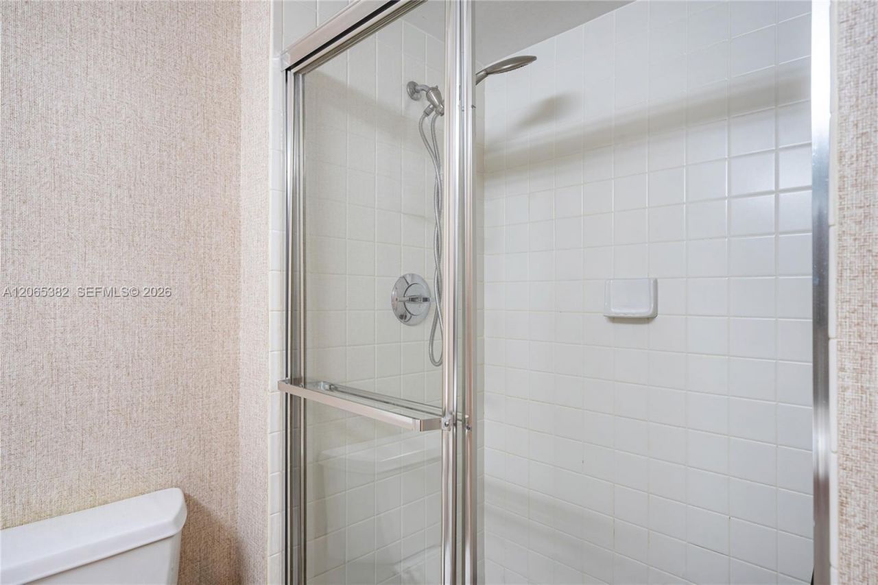 20185 E Country Club Dr, Unit 604+DEN, Aventura, FL 33180 Photo