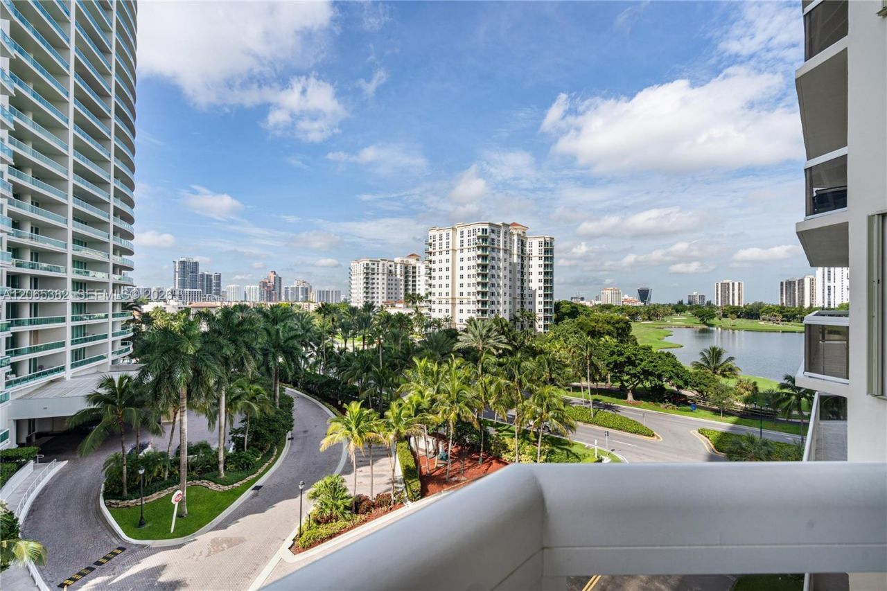 20185 E Country Club Dr, Unit 604+DEN, Aventura, FL 33180 Photo