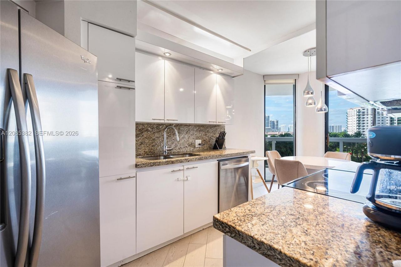 20185 E Country Club Dr, Unit 604+DEN, Aventura, FL 33180 Photo