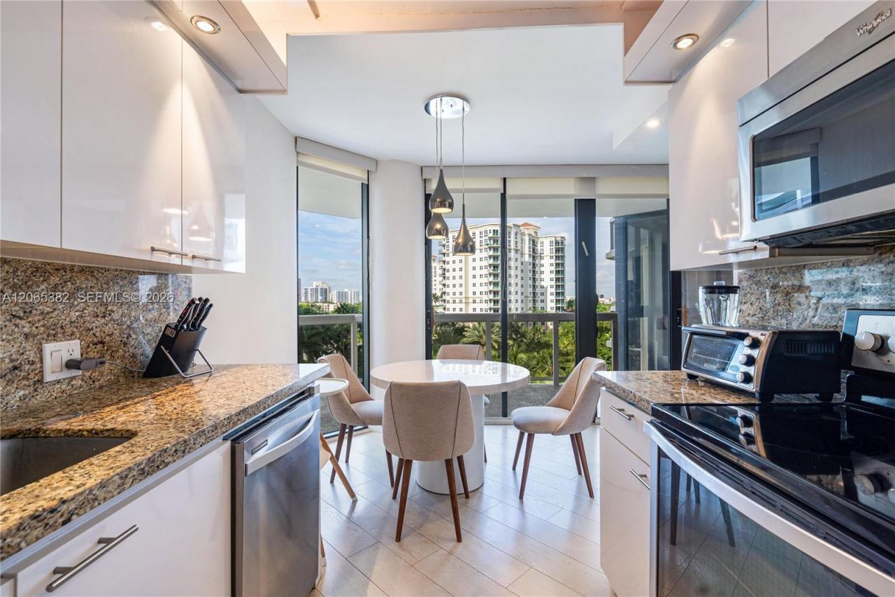 20185 E Country Club Dr, Unit 604+DEN, Aventura, FL 33180 Photo