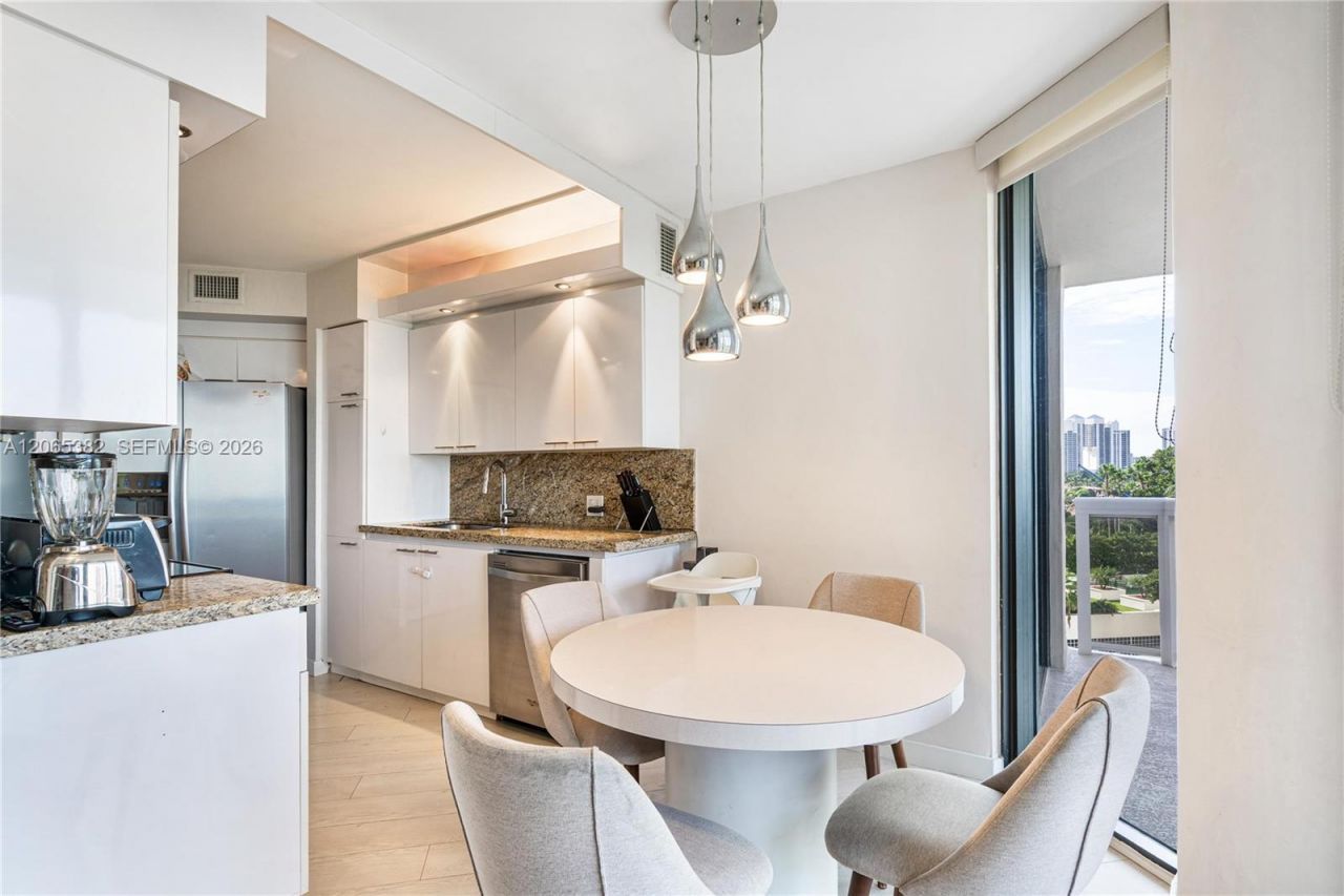 20185 E Country Club Dr, Unit 604+DEN, Aventura, FL 33180 Photo