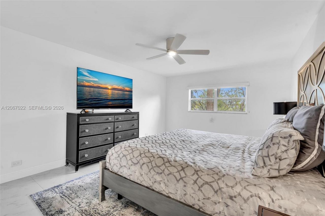 800 NE 195th St, Unit 220, Miami, FL 33179 Photo