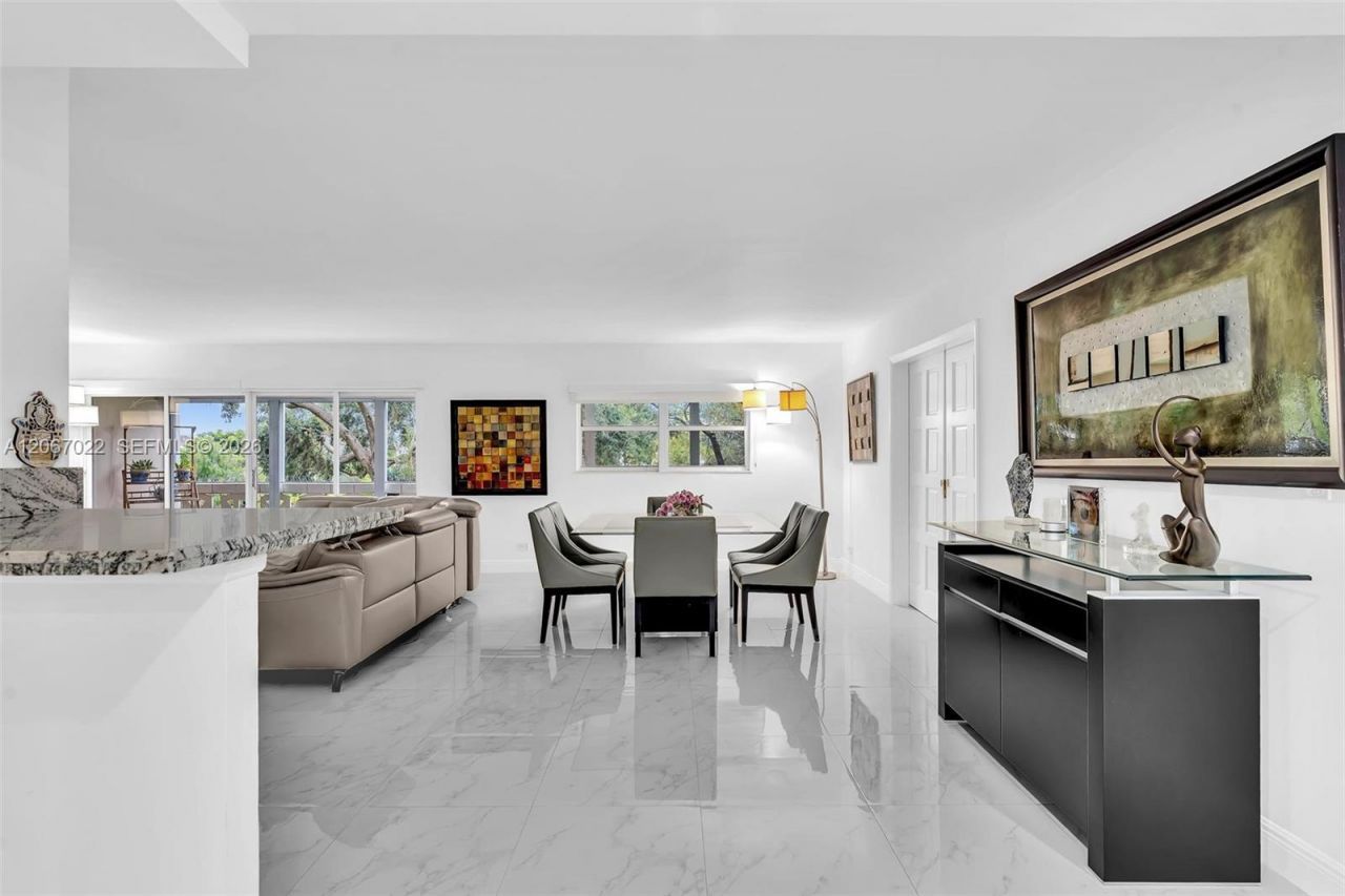 800 NE 195th St, Unit 220, Miami, FL 33179 Photo