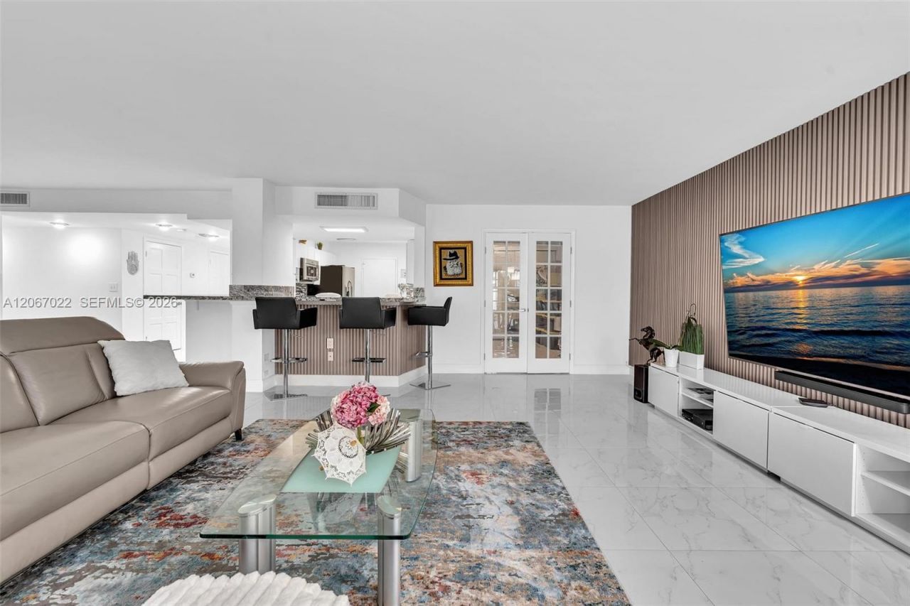 800 NE 195th St, Unit 220, Miami, FL 33179 Photo