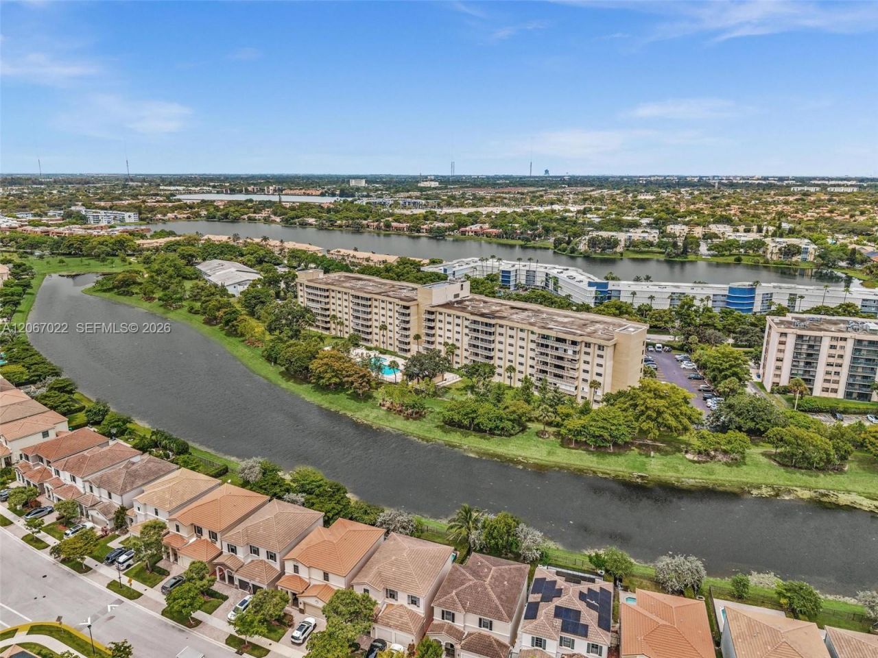 800 NE 195th St, Unit 220, Miami, FL 33179 Photo