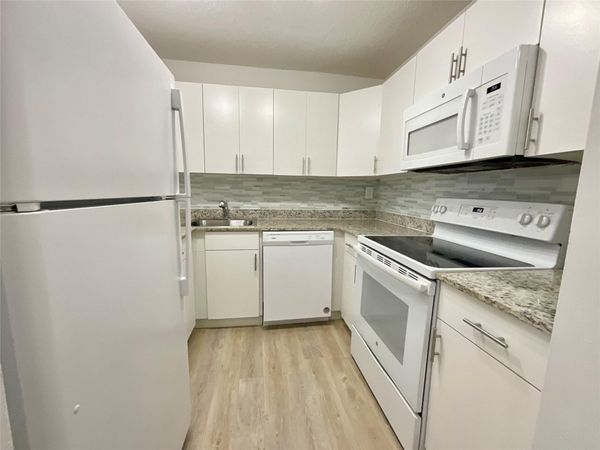 9517 Fontainebleau Boulevard, Unit 531-405, Miami, FL 33172